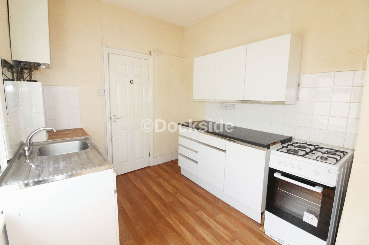 1 bed flat to rent in Luton Road, Chatham 3