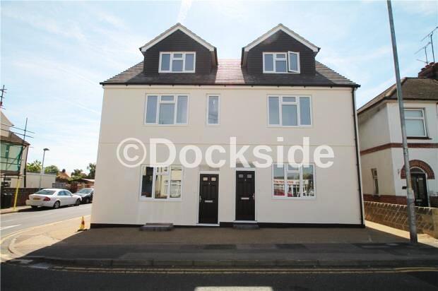 2 bed to rent in Station Road, Rainham - Property Image 1