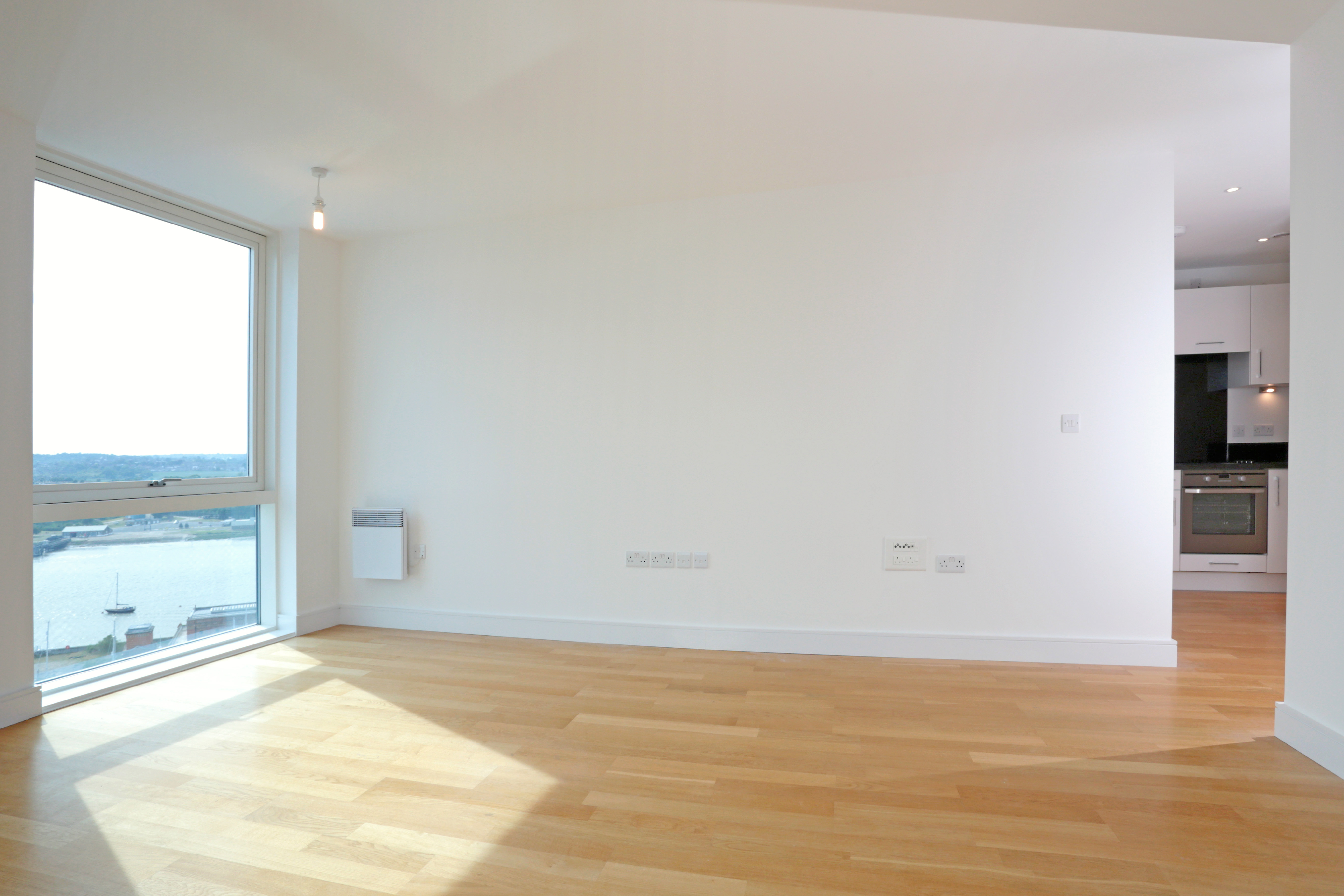 1 bed to rent in Dock Head Road, Chatham Maritime  - Property Image 3