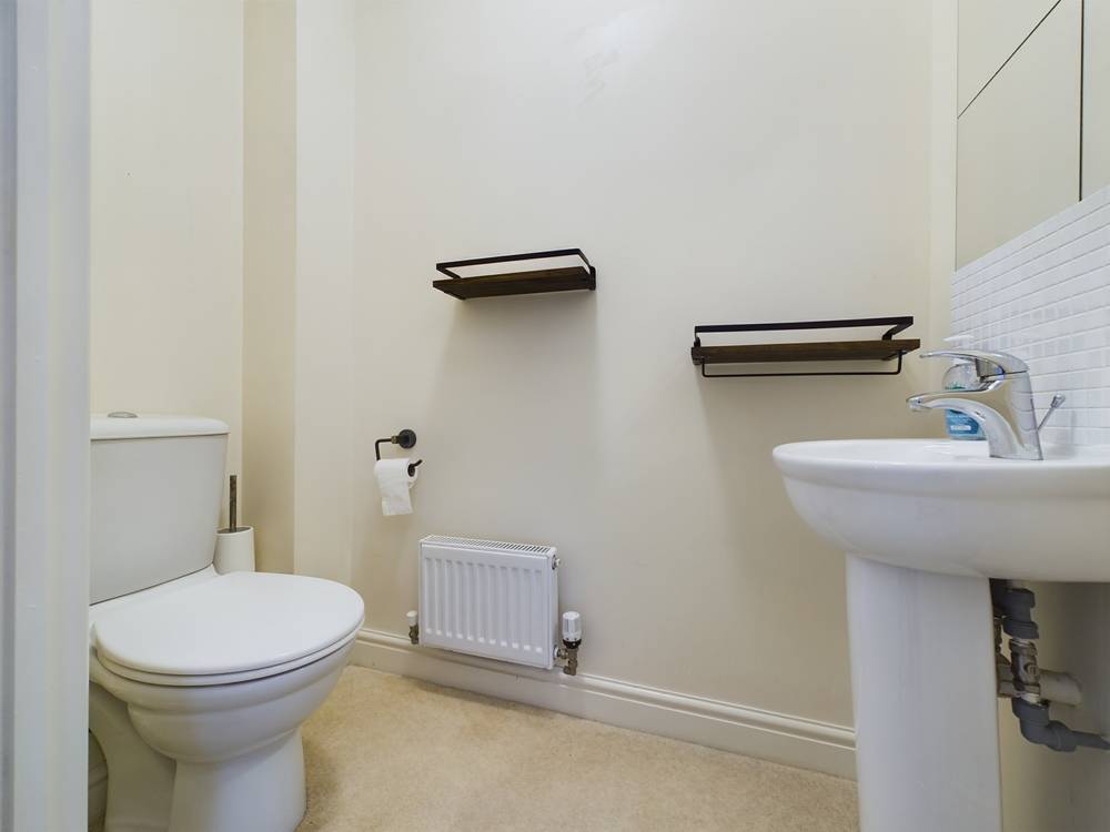 5 bed house to rent in Fitzgilbert Close, Gillingham  - Property Image 6