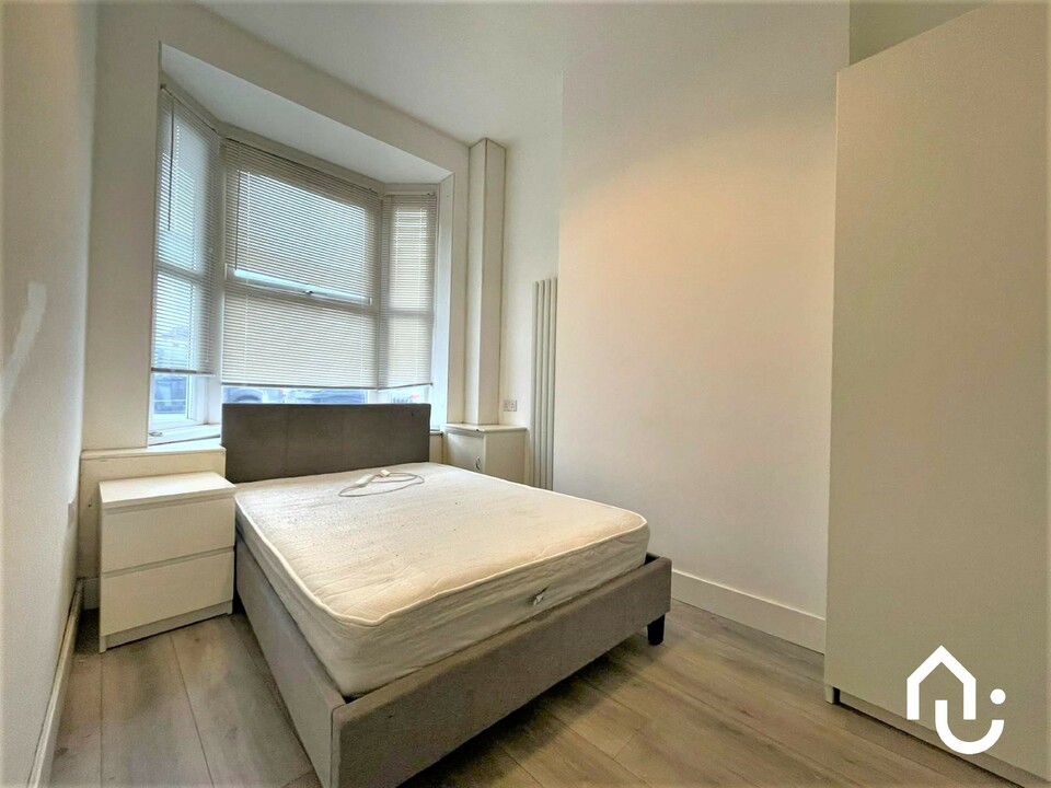 2 bed studio flat to rent in Mount Pleasant Avenue, Handsworth - Property Image 1