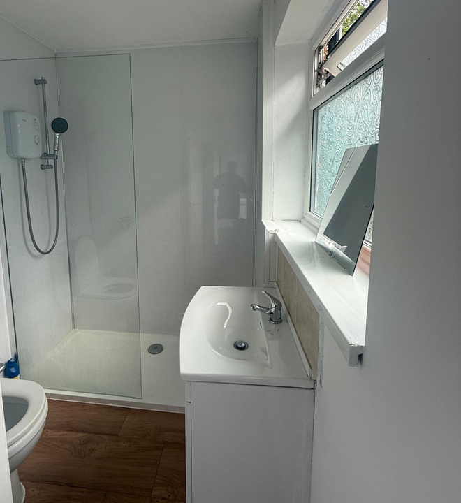 Double Male or Female Room to rent in Erdington 4