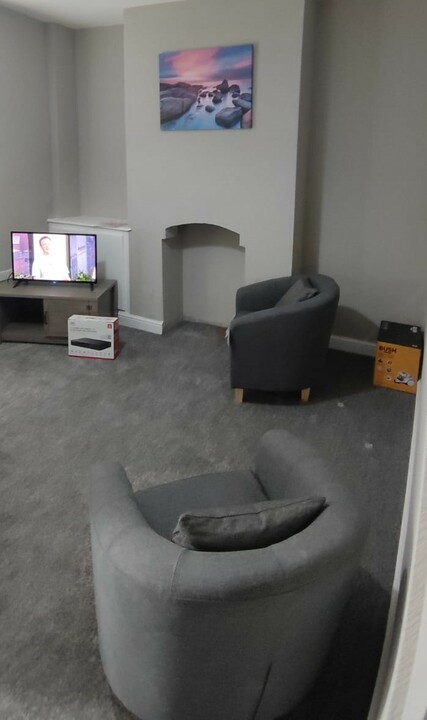 Single Male or Female Room to rent in Burnley 3