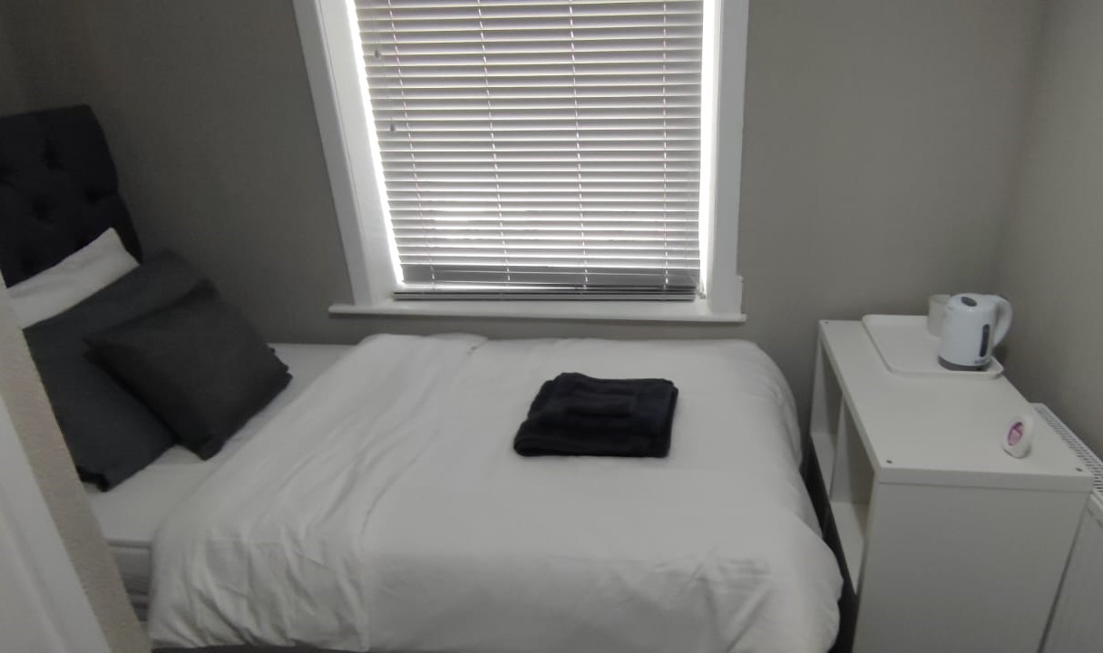 Single Male or Female Room to rent in Burnley 0