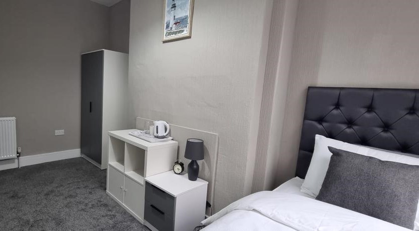1 bed studio flat to rent in Shaftesbury Avenue, Burnley - Property Image 1