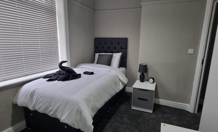 1 bed studio flat to rent in Shaftesbury Avenue, Burnley - Property Image 1