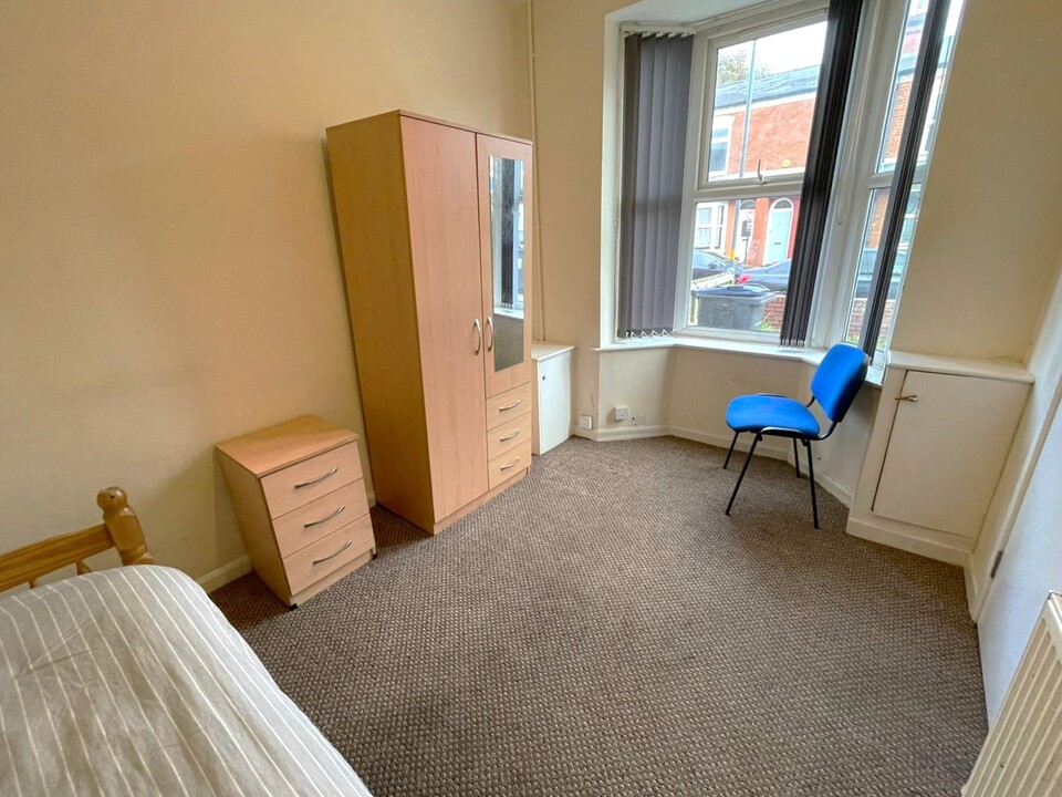 1 bed studio flat to rent in Birchwood Road, Sparkhill  - Property Image 1