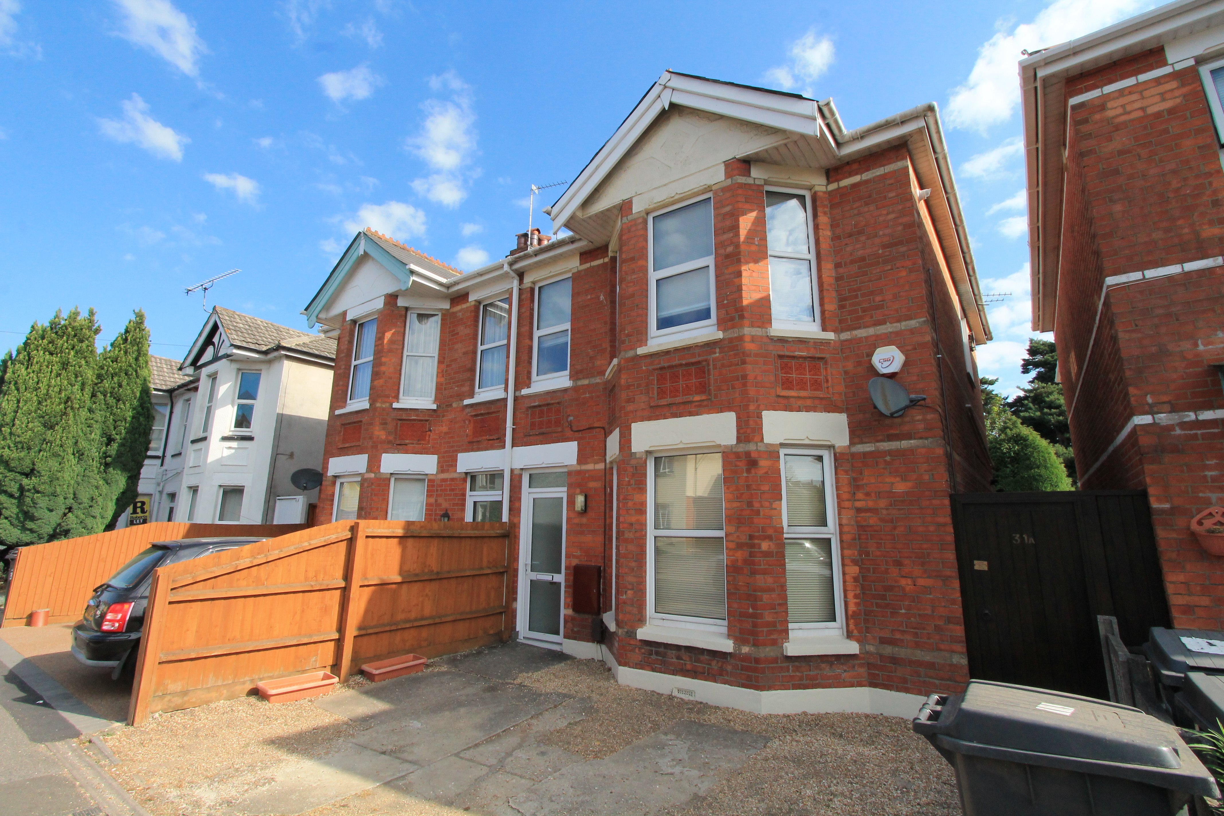 2 bed flat to rent in Talbot Road, BH9 