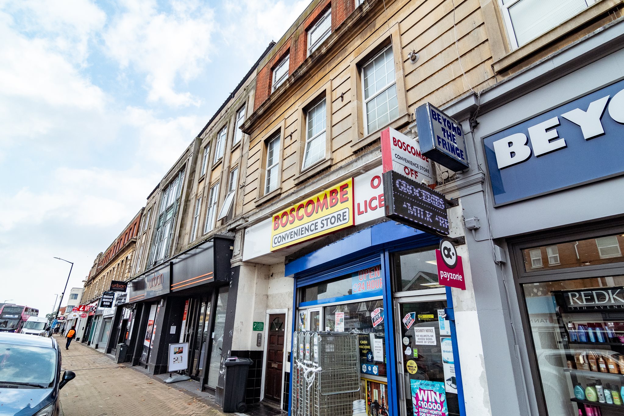 ** For sale by online auction ** pre-auction offers considered ** mortgage buyers welcome ** A good 2 bedroom flat located in the heart of Boscombe