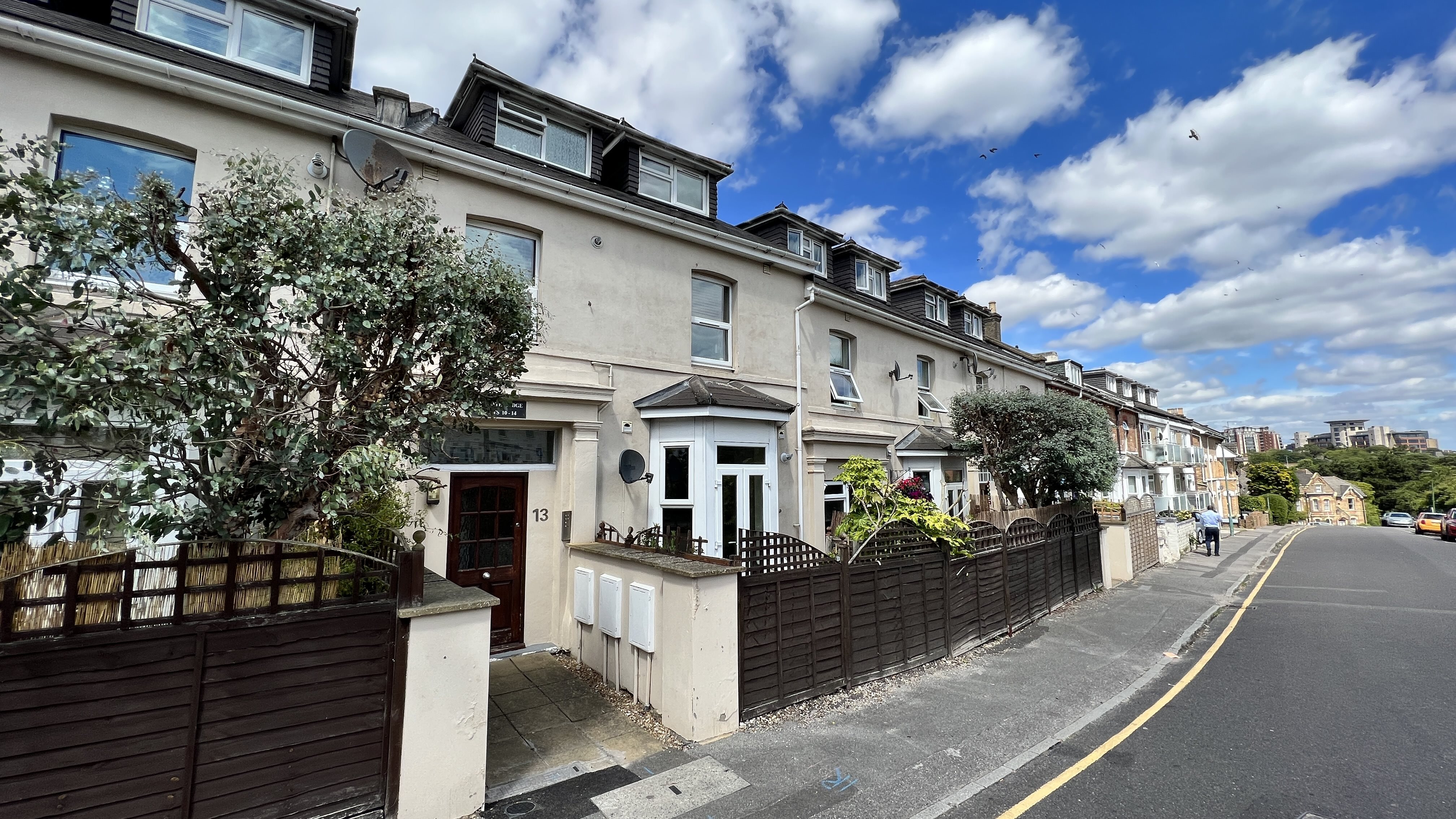 Christopher Shaw Residential is delighted to bring to the market this attractive 1 double bedroom 1st floor flat in the heart of Bournemouth Town Centre...