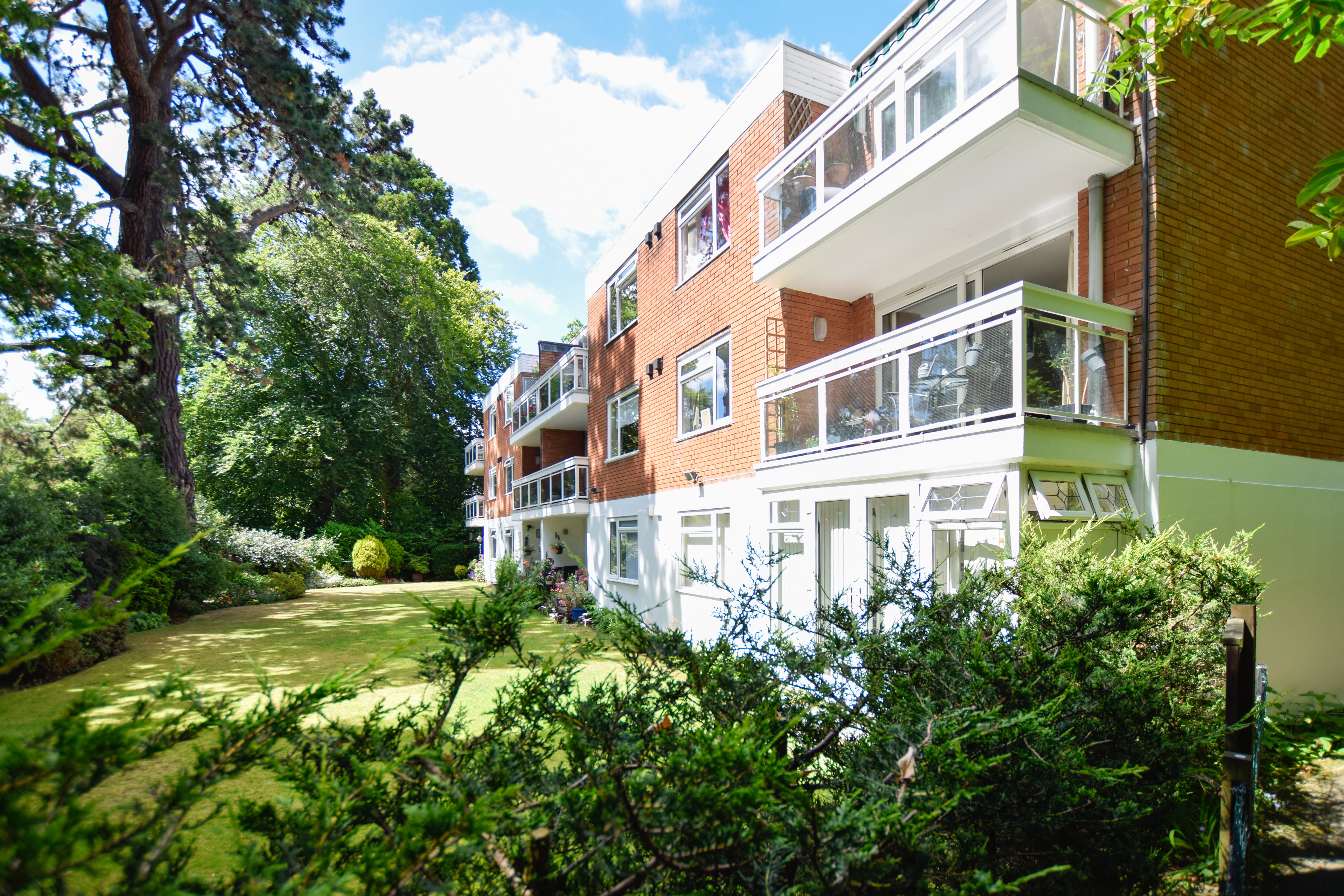 Christopher Shaw Residential is pleased to offer this well kept two bedroom apartment in Talbot Woods on Branksome Wood Road. The property is situated on the 1st floor of a well maintained block, and comes with secure parking.