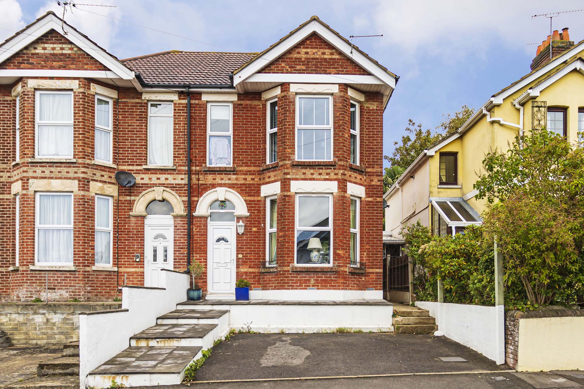 **LAUNCHING SATURDAY 5TH FEBRUARY-BY APPOINTMENT ONLY** You will fall in love the moment you walk into this fine example of a Victorian house. having being modernised over the years yet retaining much of its original character and charm. Situated in a popular location, just a short walk to local schools and amenities.