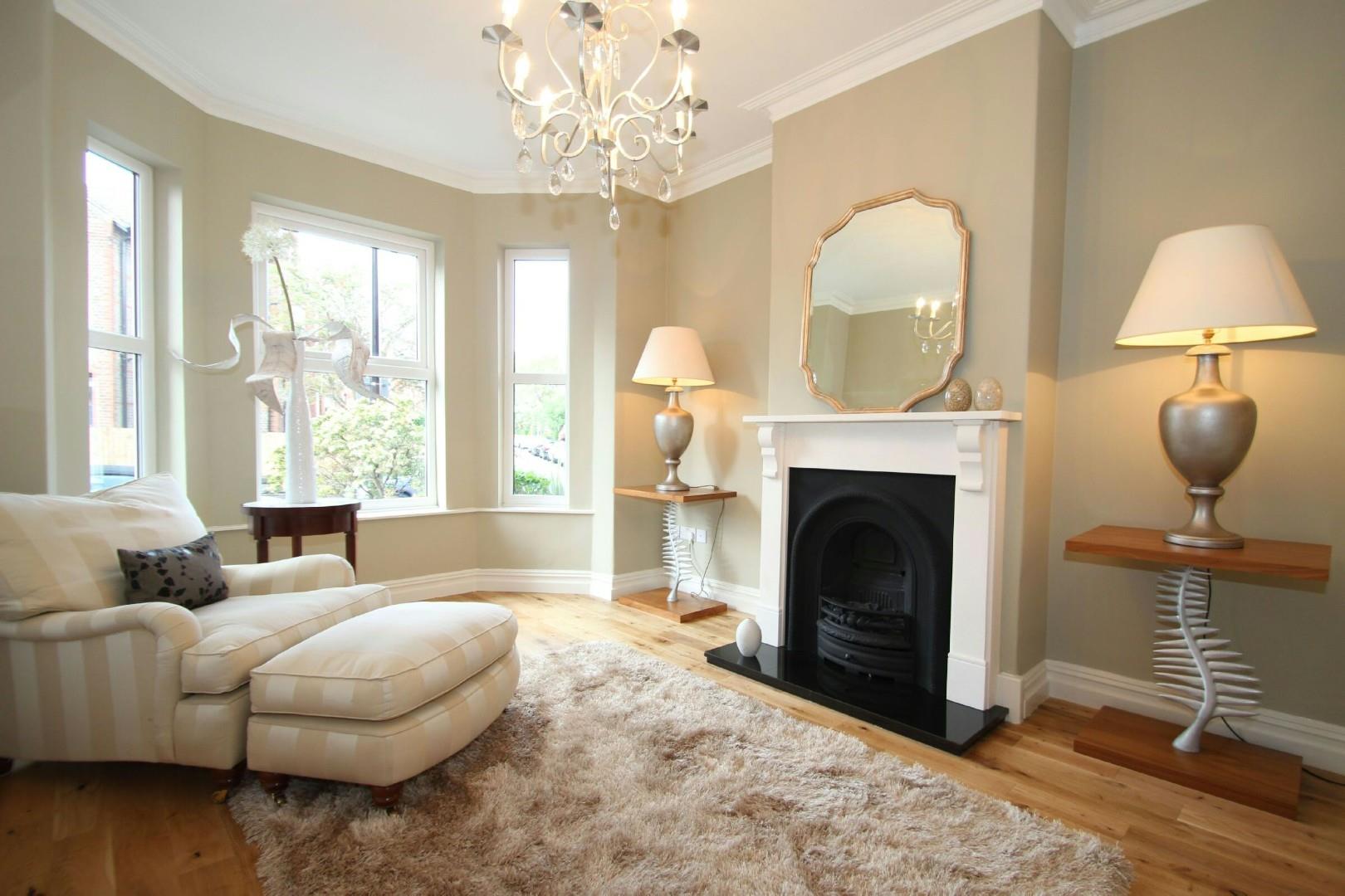 4 bed terraced house to rent in Hawthorn Road, Hale  - Property Image 2