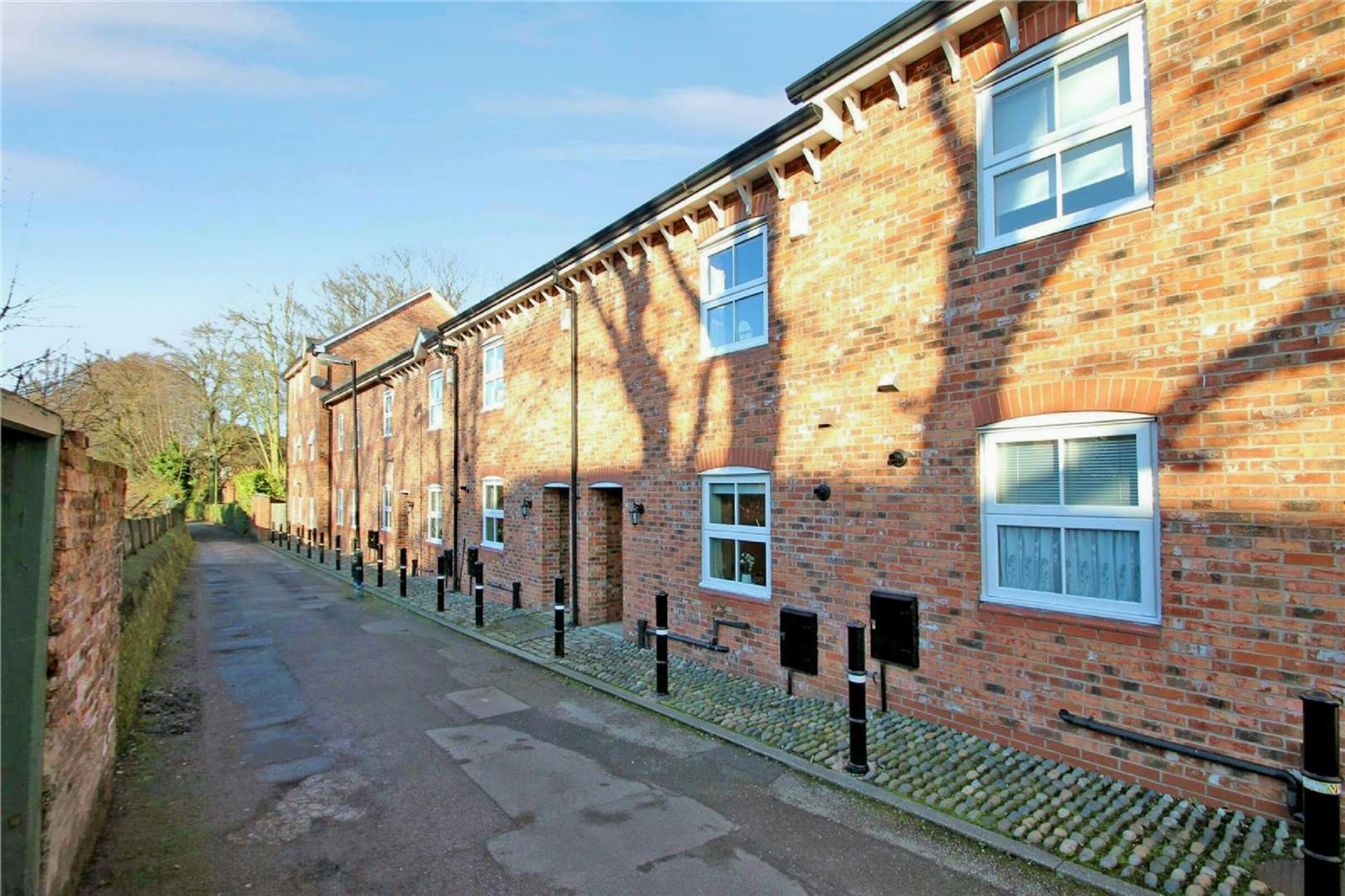 3 bed terraced house to rent in Arnolds Yard, Altrincham - Property Image 1