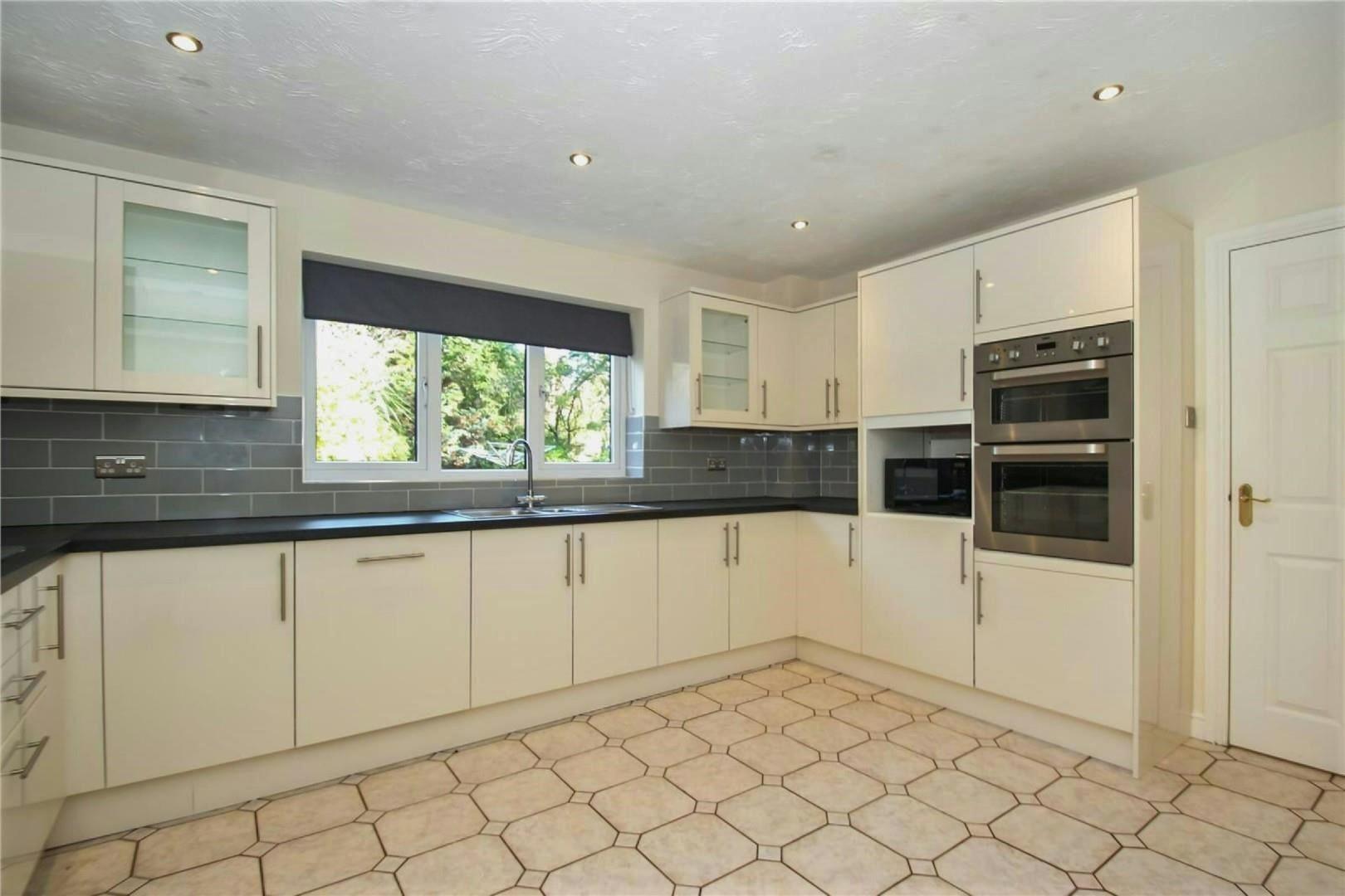 4 bed detached house to rent in Fletcher Drive, Altrincham  - Property Image 8