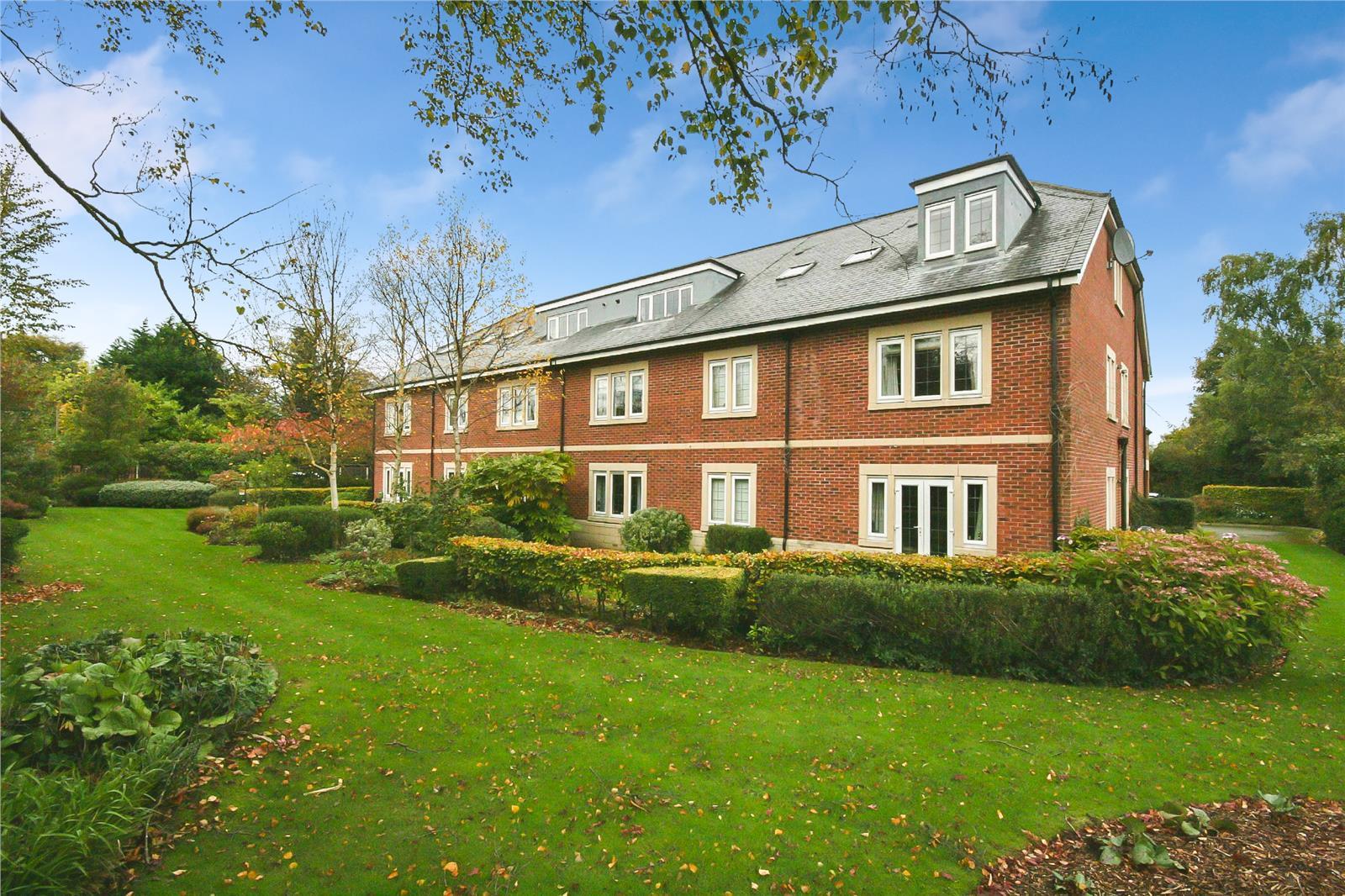 2 bed apartment to rent in Hale Road, Hale Barns - Property Image 1