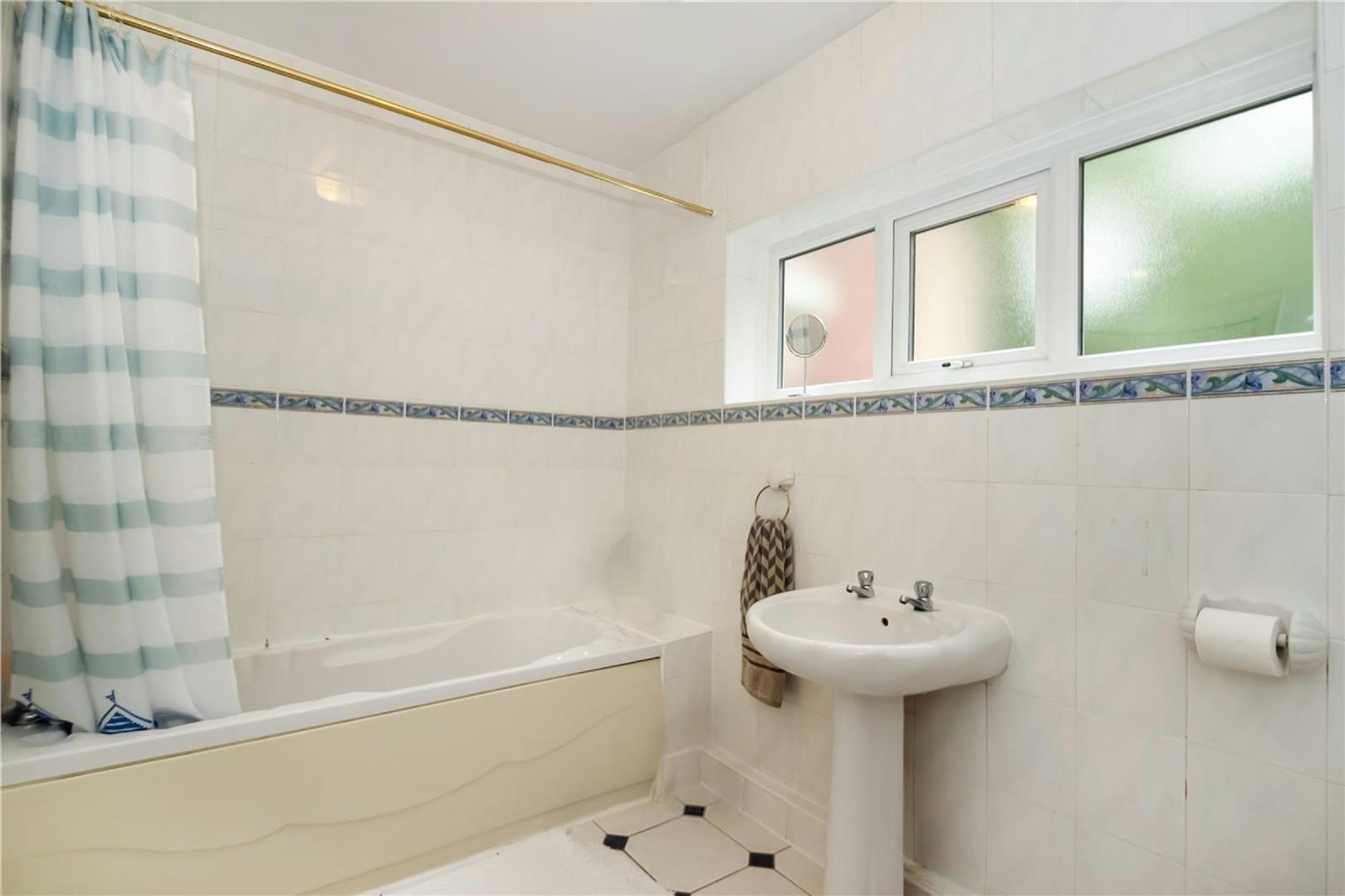 2 bed apartment to rent in Suffolk Road, Altrincham  - Property Image 11
