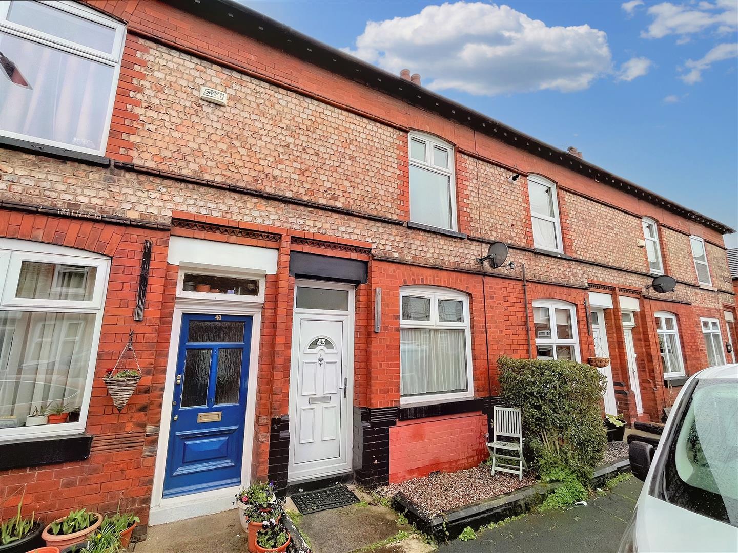 2 bed terraced house to rent in Belgrave Road, Sale, M33