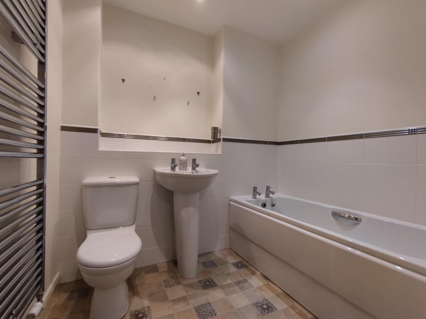 2 bed apartment to rent in Romana Square, Altrincham  - Property Image 10