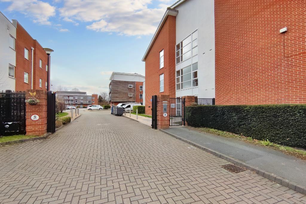 2 bed apartment to rent in Romana Square, Altrincham  - Property Image 14