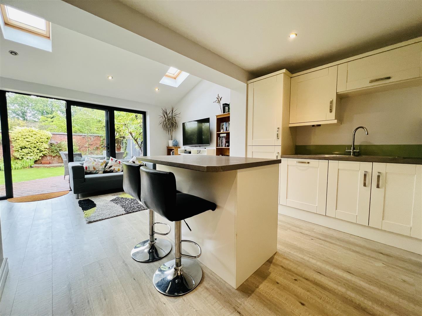 3 bed mews house for sale in Emery Close, Altrincham  - Property Image 9