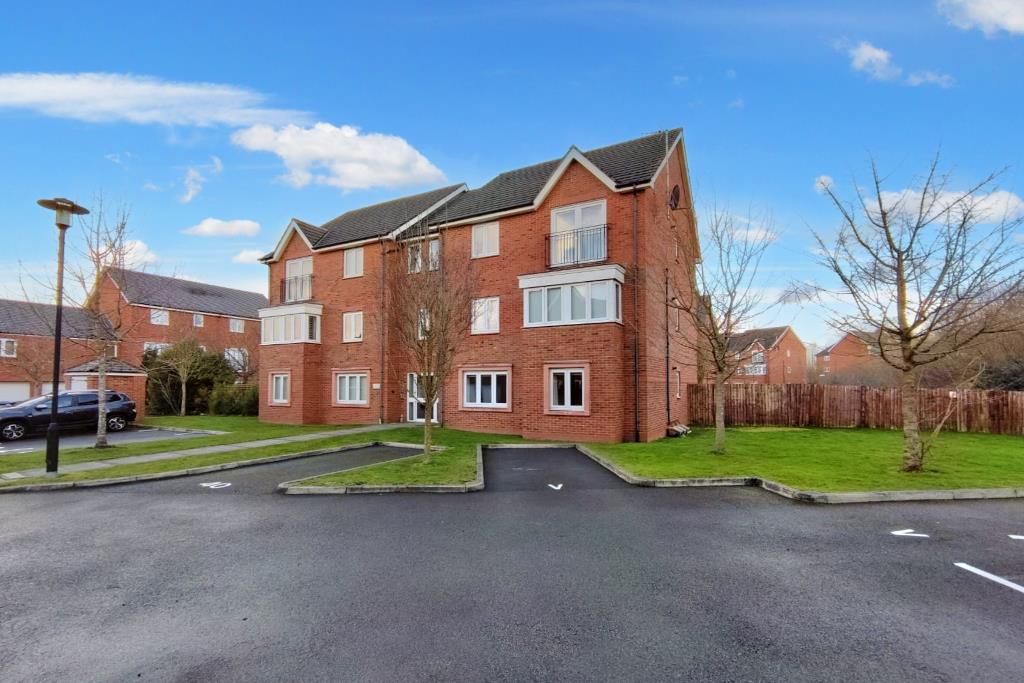 2 bed apartment to rent in Riverbrook Road, Altrincham, WA14
