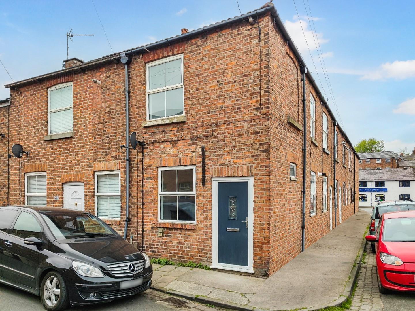 2 bed terraced house to rent in Pool Street, Macclesfield - Property Image 1
