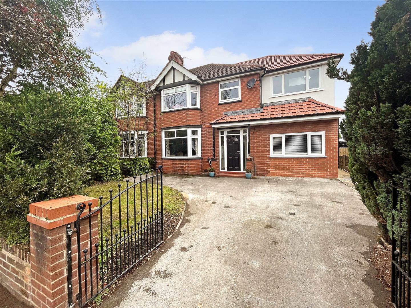 4 bed semi-detached house for sale in Winstanley Road, Sale - Property Image 1