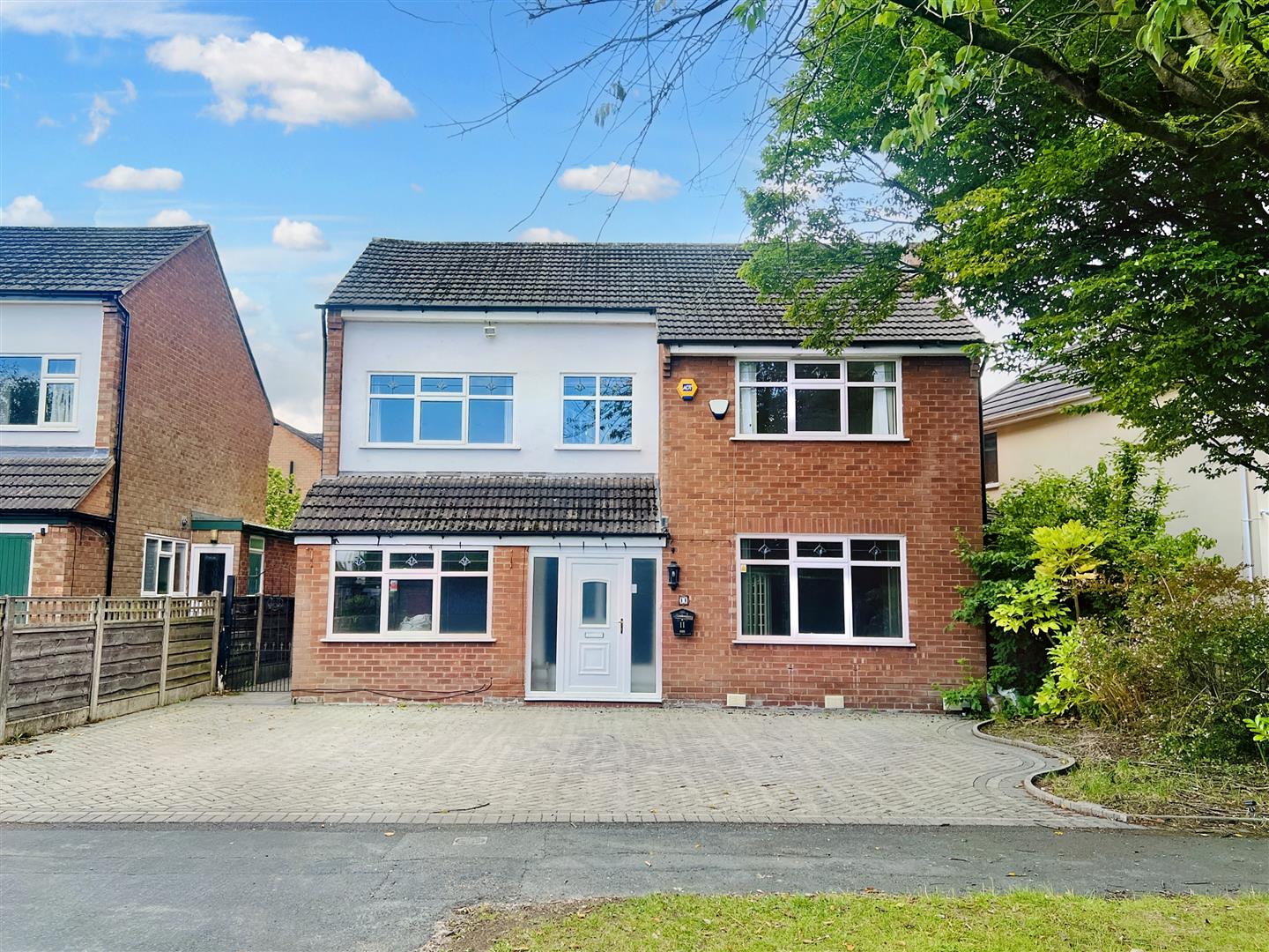 6 bed detached house to rent in Crabtree Avenue, Altrincham, WA15