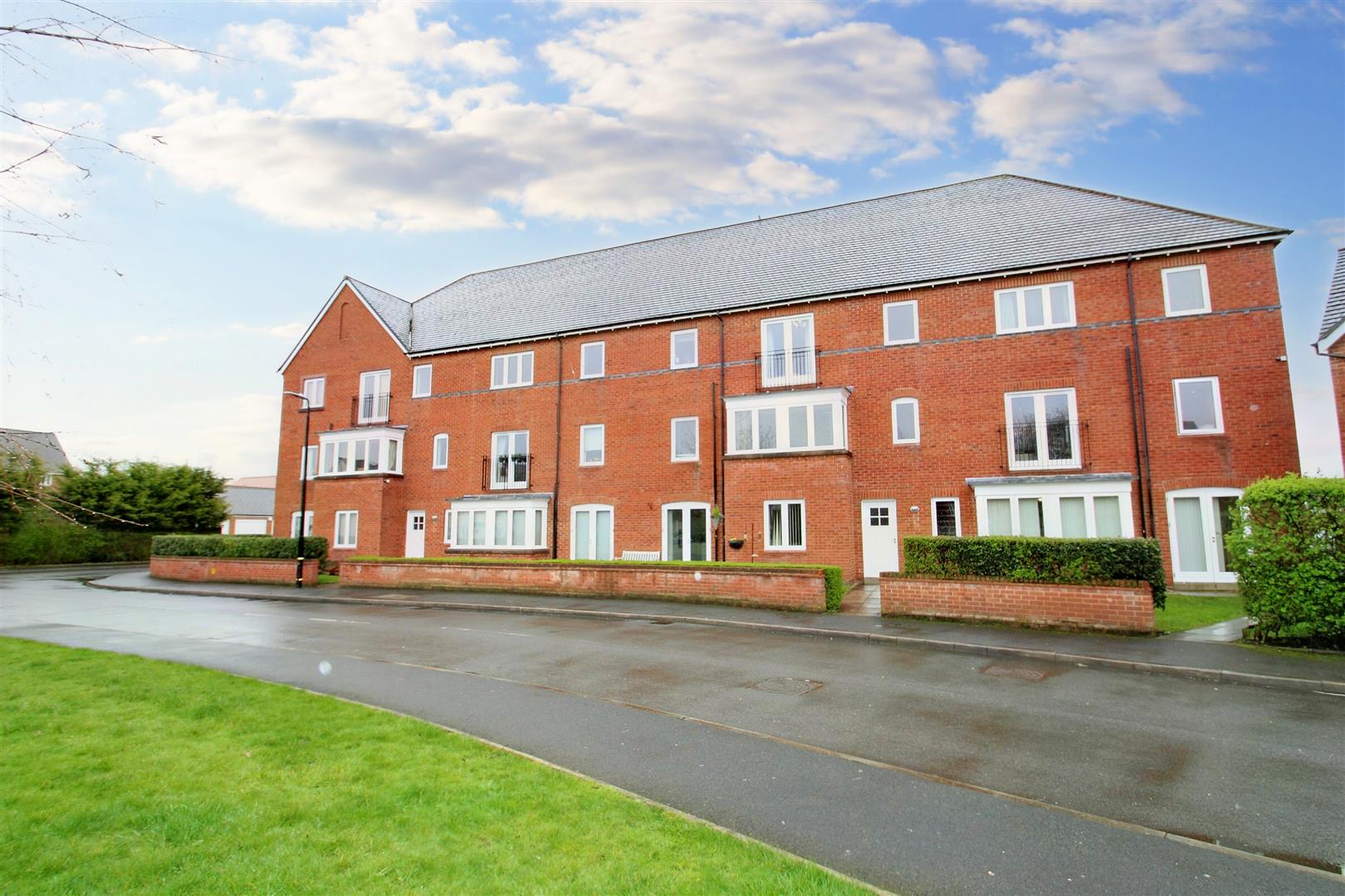 2 bed apartment for sale in Thurcaston Road, Altrincham  - Property Image 1