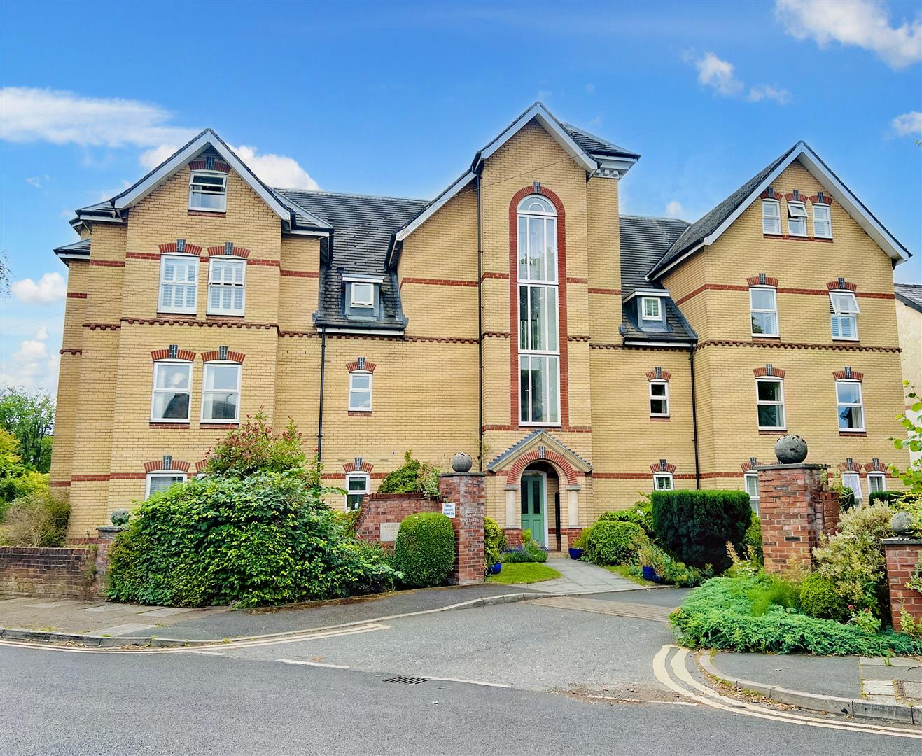 2 bed apartment for sale in Gaskell Road, Altrincham  - Property Image 1