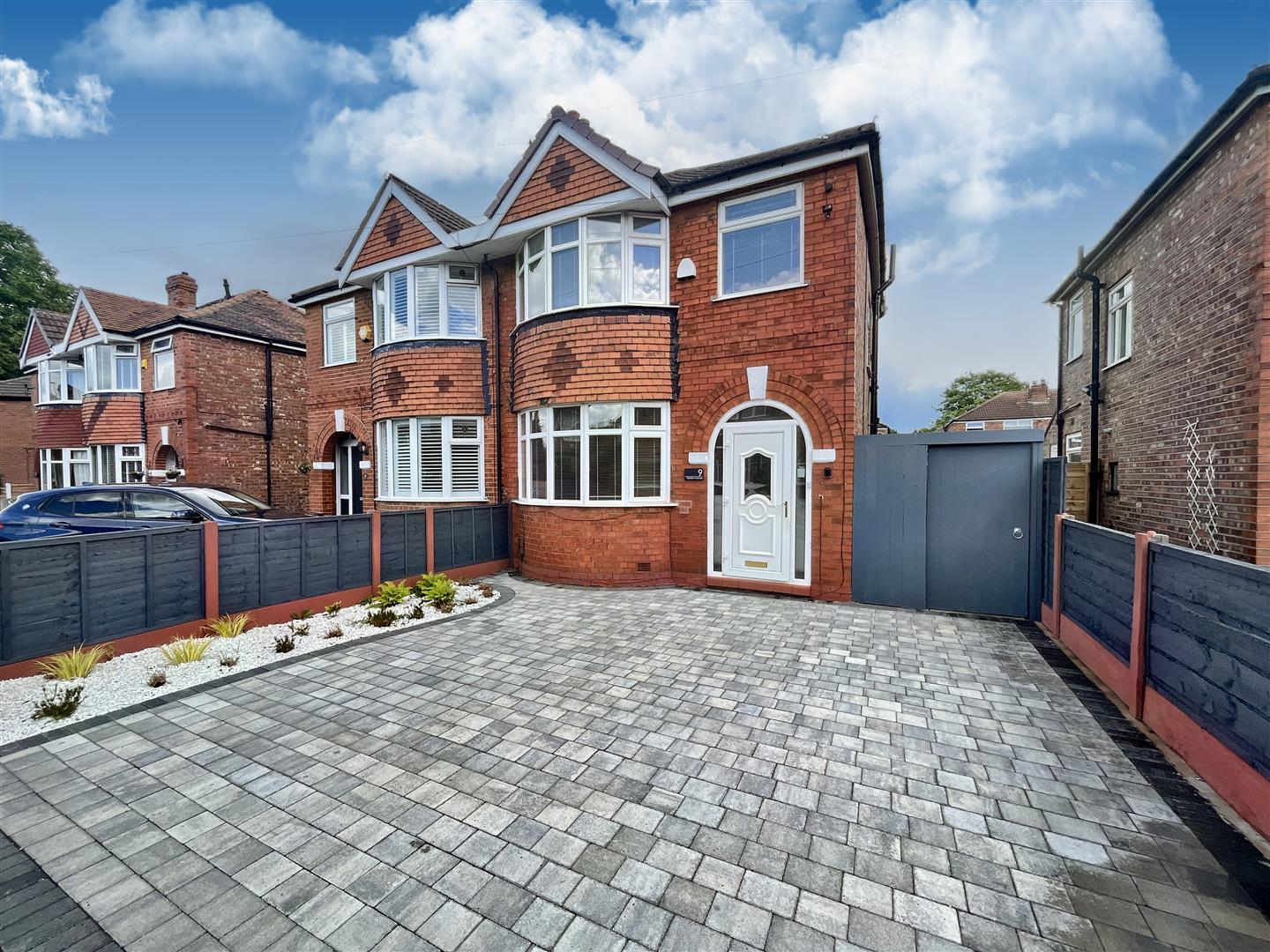 3 bed semi-detached house to rent in Redfern Avenue, Sale, M33