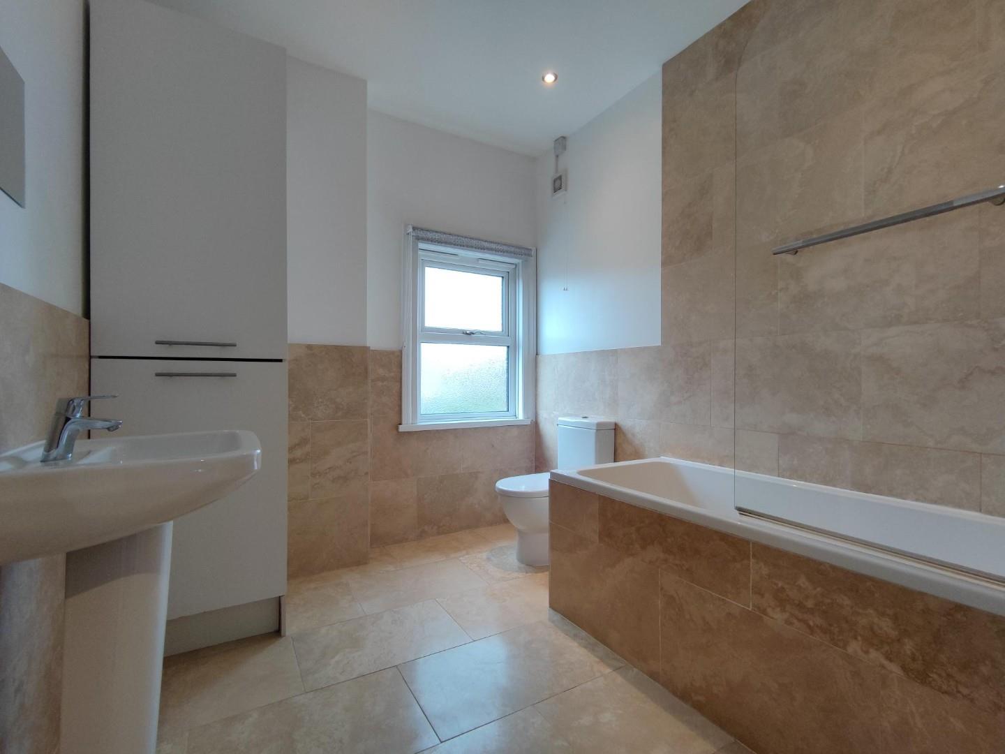 3 bed terraced house to rent in Hawthorn Road, Altrincham  - Property Image 3