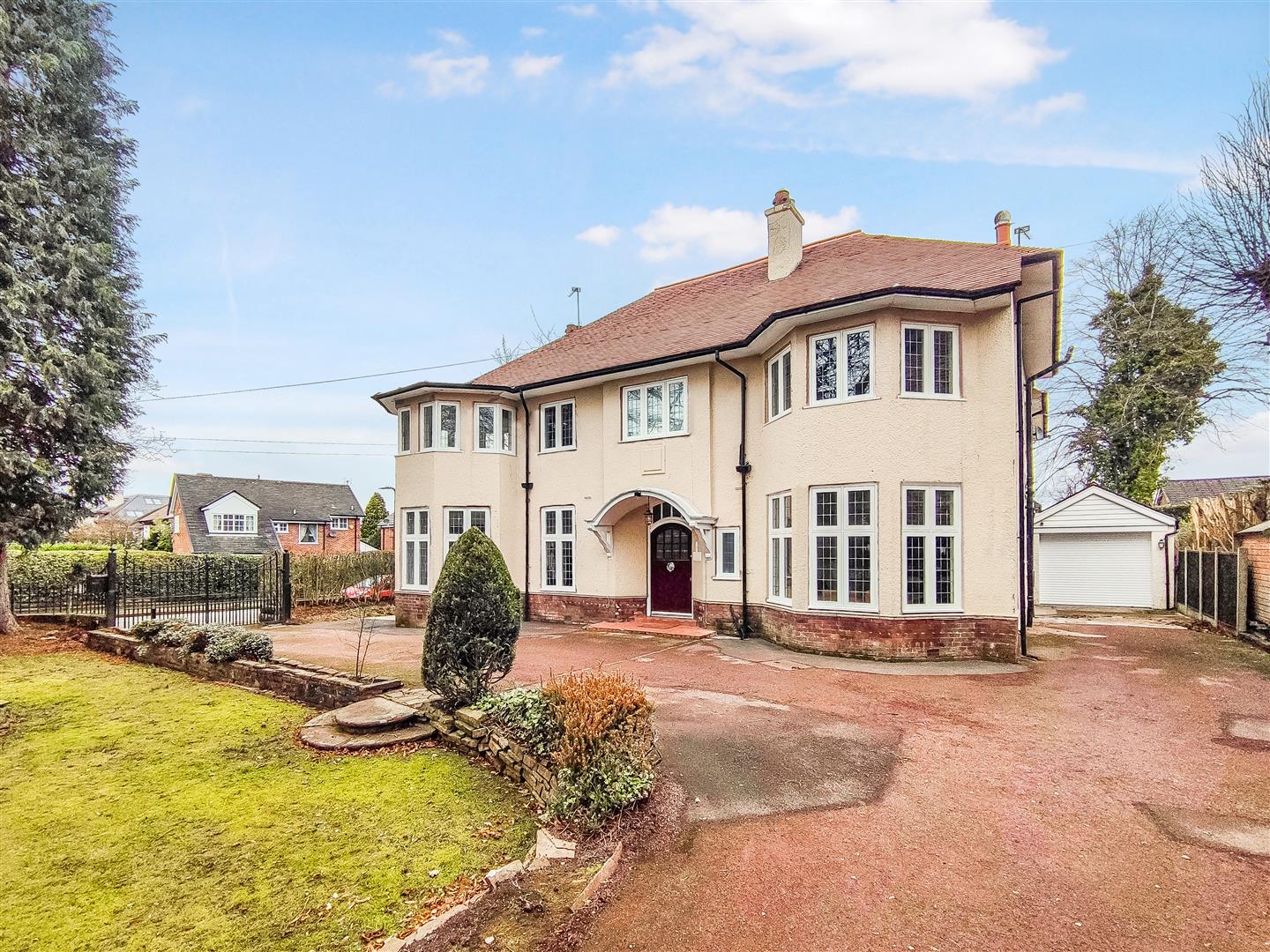 5 bed detached house to rent in Hale Road, Altrincham, WA15