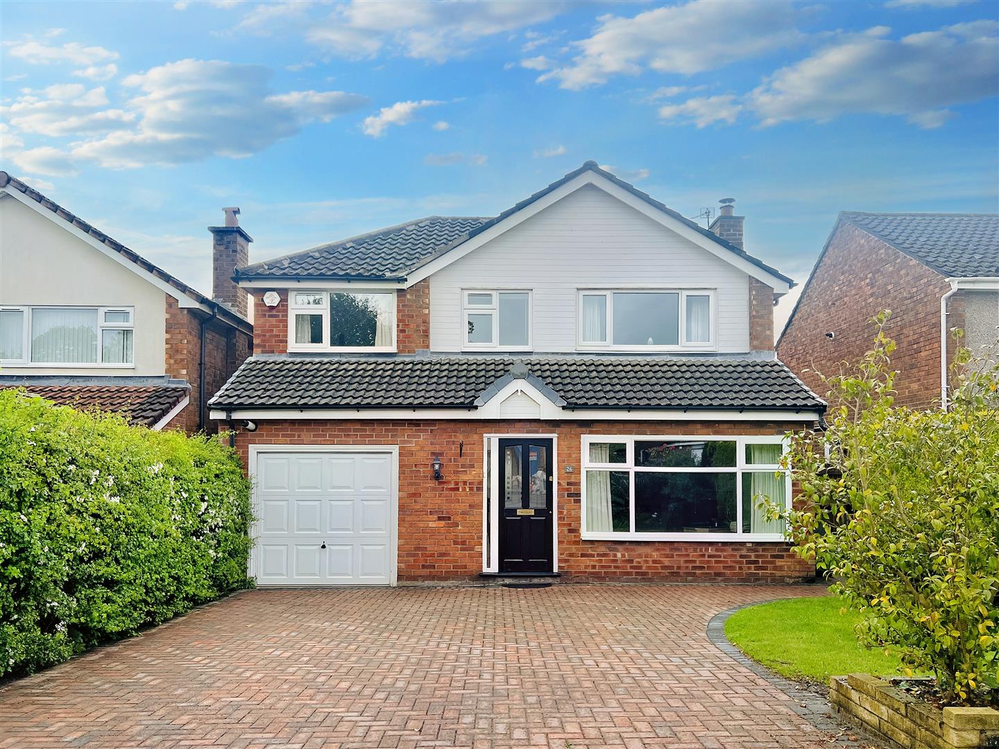 5 bed detached house for sale in Glastonbury Avenue, Altrincham - Property Image 1