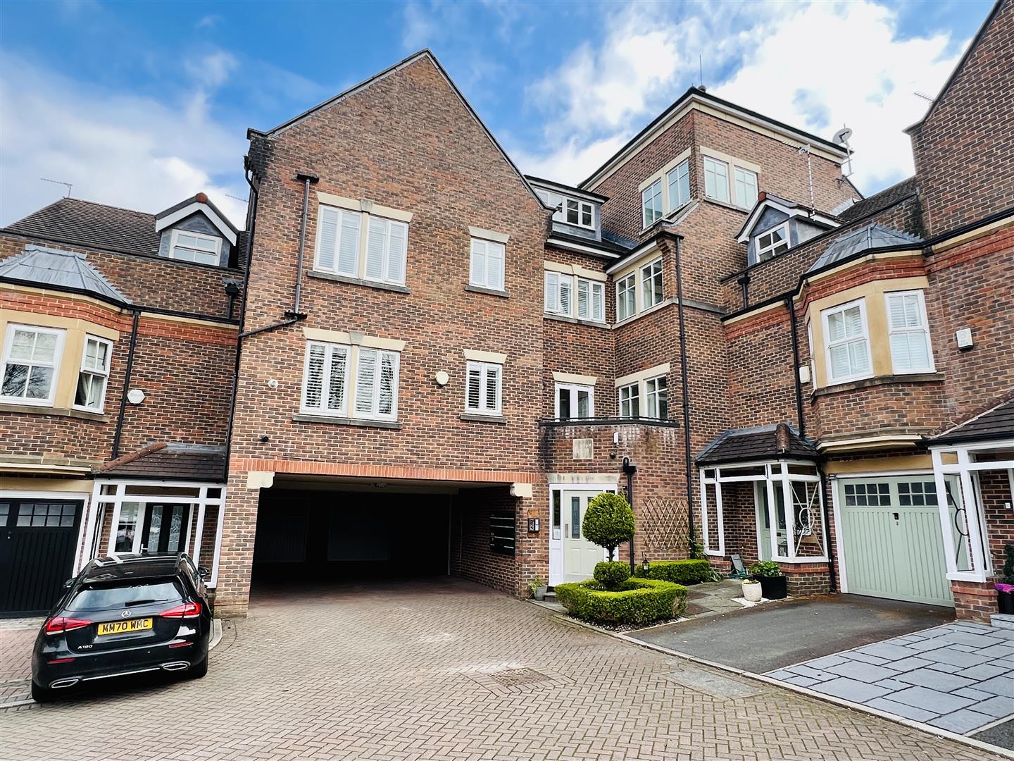 2 bed apartment for sale in Grove Lane, Altrincham  - Property Image 1