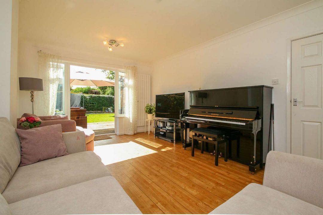 4 bed detached house to rent in Wood Lane, Altrincham  - Property Image 6