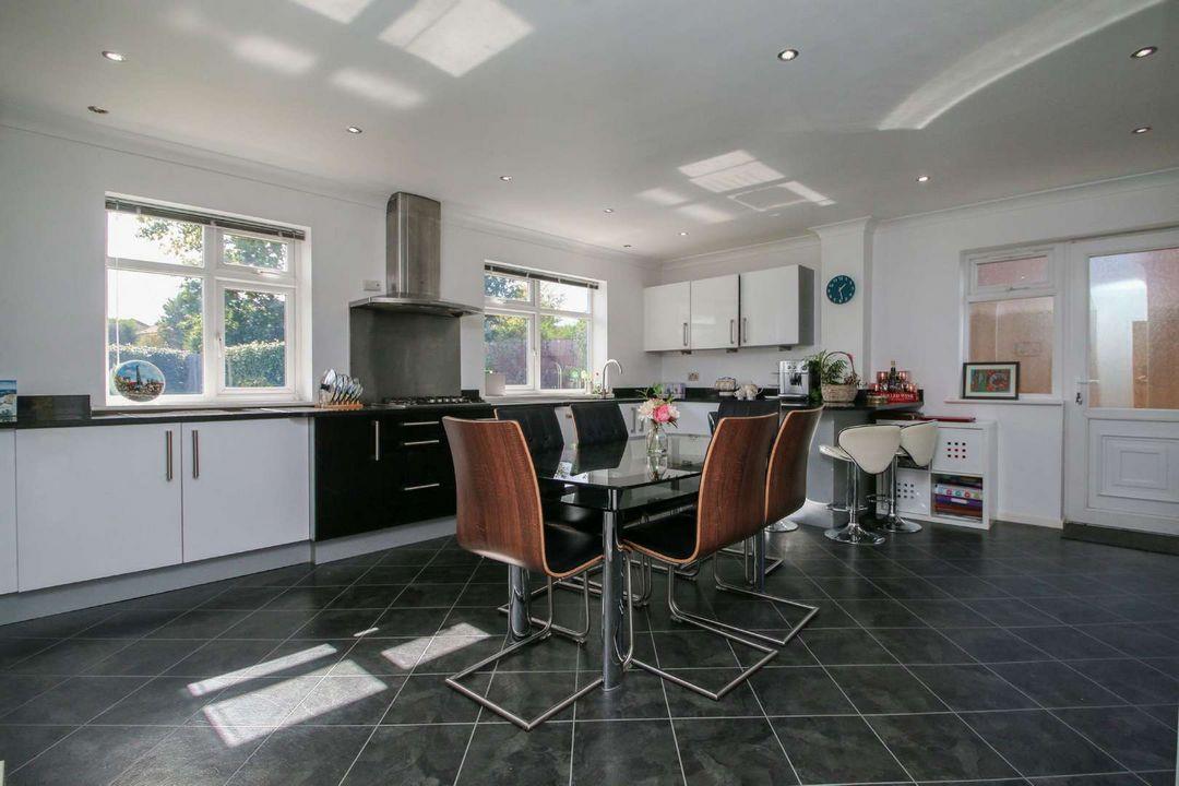 4 bed detached house to rent in Wood Lane, Altrincham  - Property Image 3