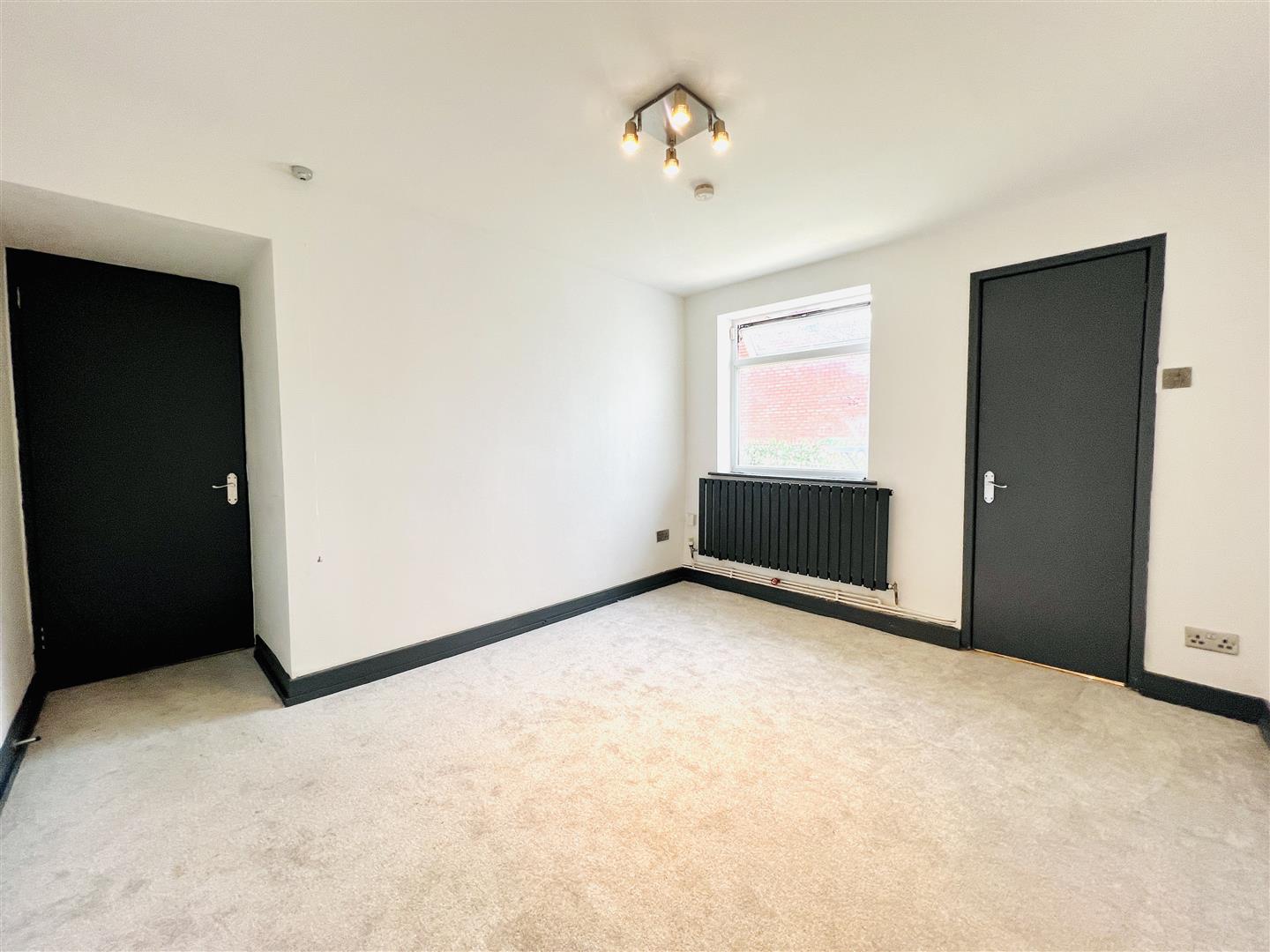 1 bed apartment for sale in Gorton Road, Stockport  - Property Image 5
