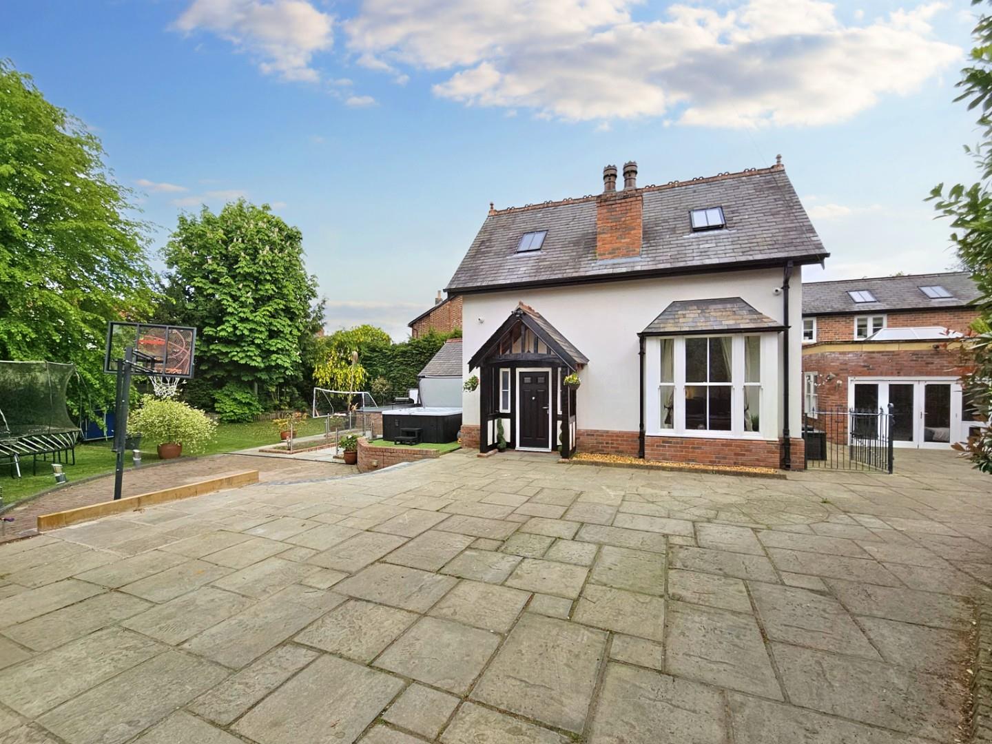 5 bed detached house to rent in Priory Road, Altrincham  - Property Image 38