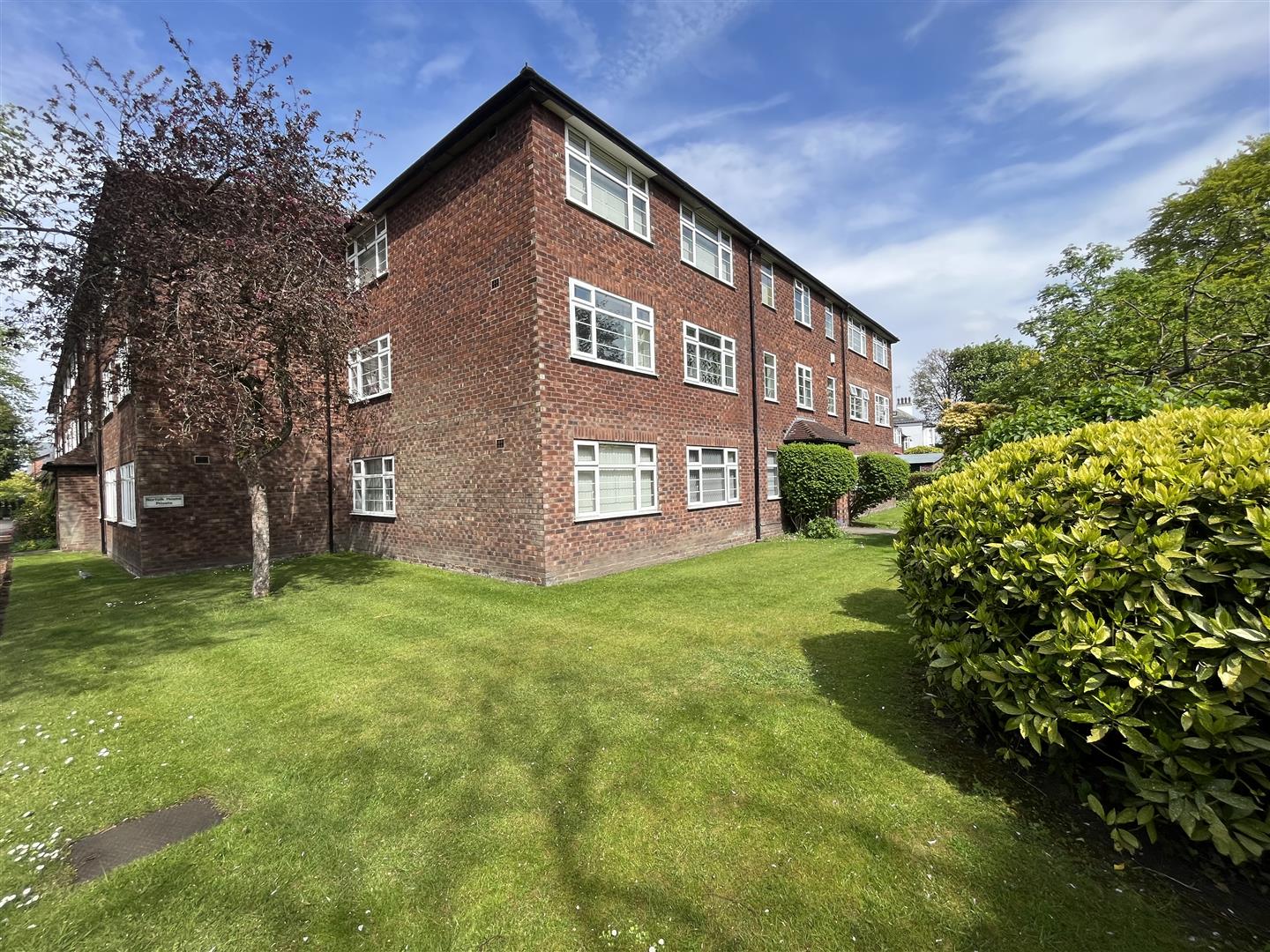 2 bed apartment for sale in Clarendon Road, Sale - Property Image 1