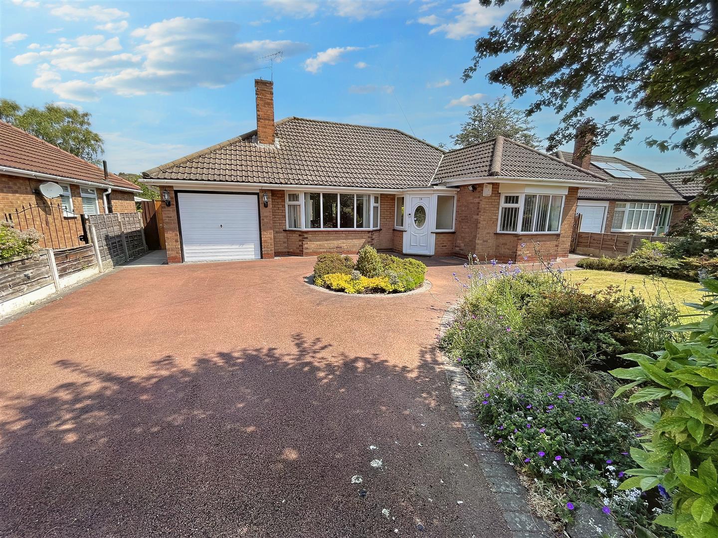 3 bed bungalow for sale in Harewood Avenue, Sale - Property Image 1