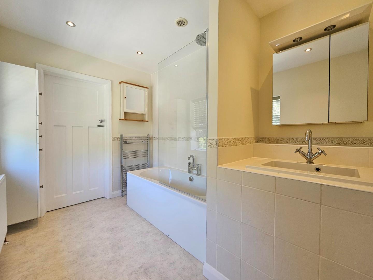 5 bed detached house to rent in Kensington Gardens, Altrincham  - Property Image 23