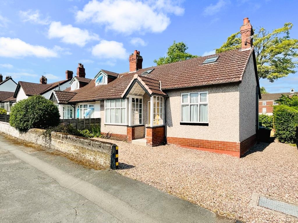 4 bed bungalow for sale in Acacia Avenue, Altrincham - Property Image 1