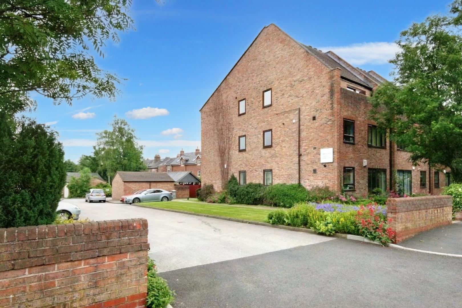 2 bed apartment to rent in Willow Tree Road, Altrincham, WA14