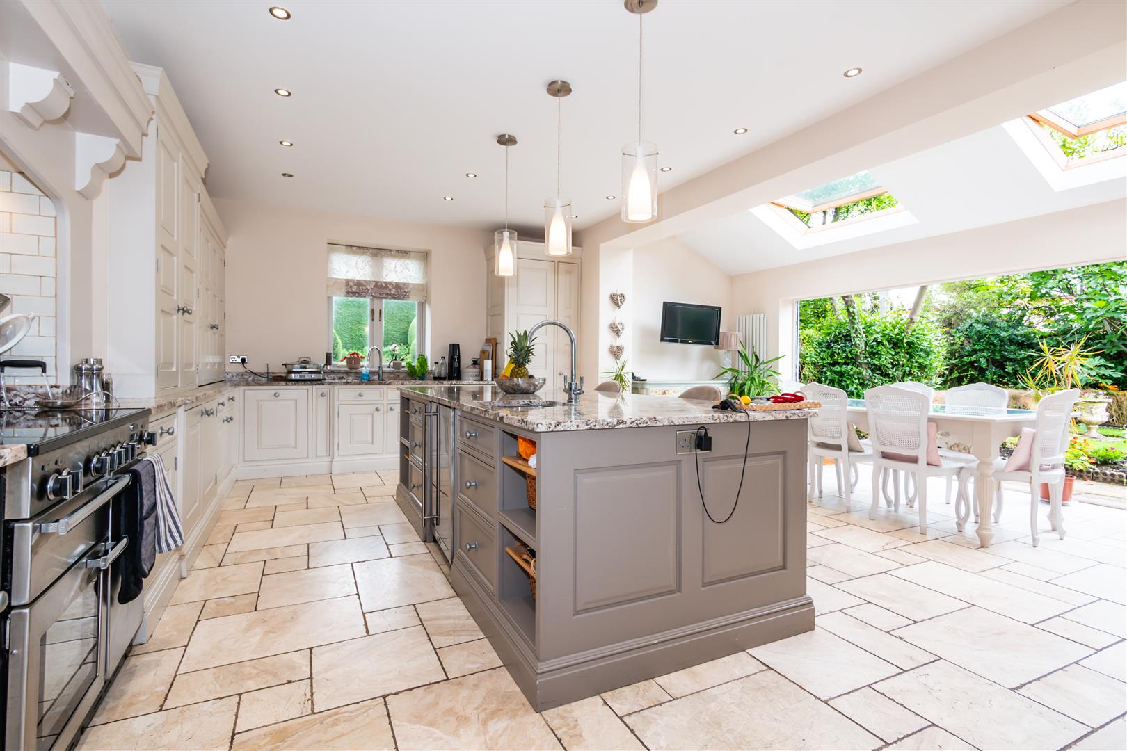 5 bed semi-detached house for sale in Groby Place, Altrincham  - Property Image 14