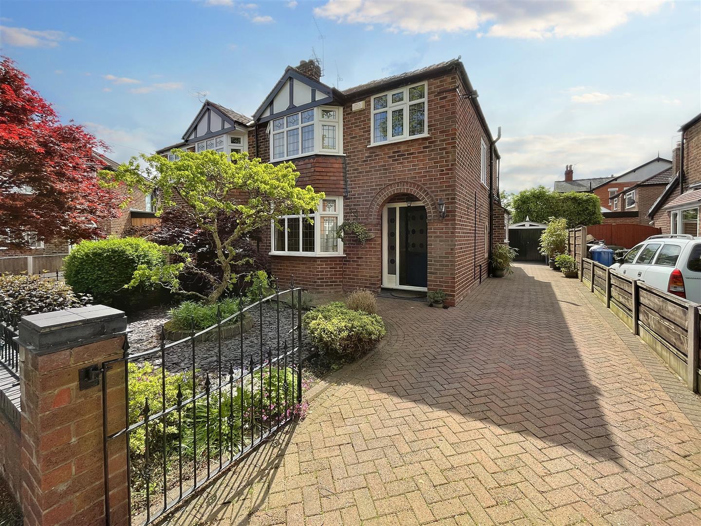 3 bed semi-detached house to rent in Braddan Avenue, Sale, M33
