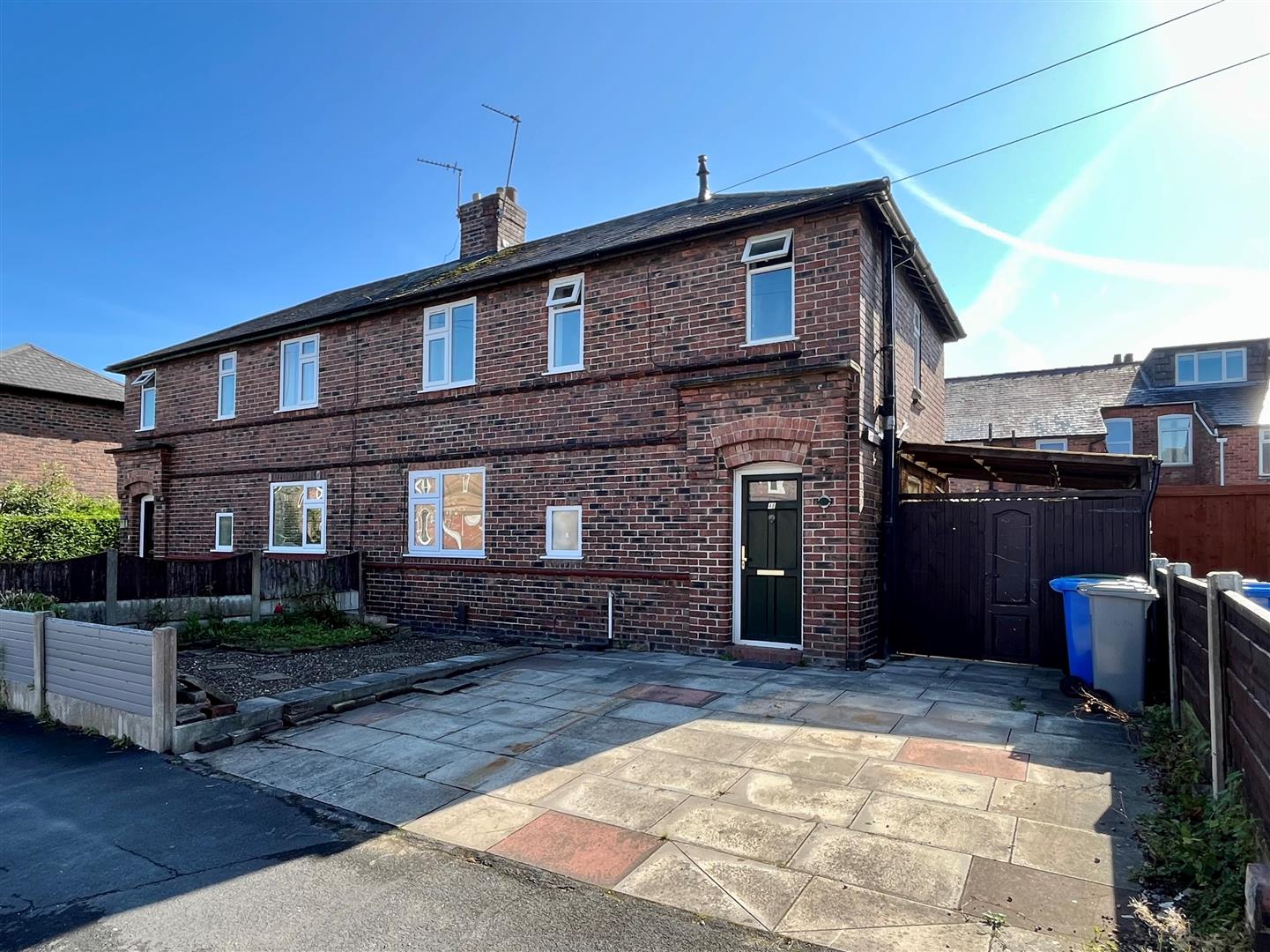 3 bed semi-detached house to rent in Symons Road, Sale, M33