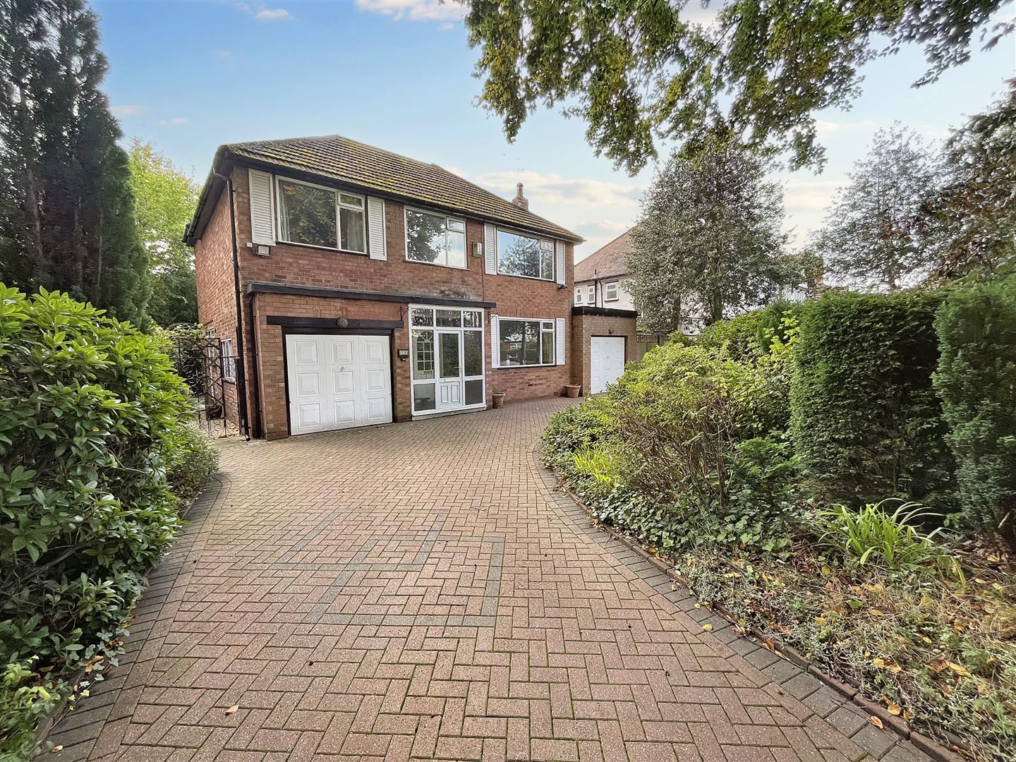 4 bed detached house for sale in Harboro Road, Sale - Property Image 1