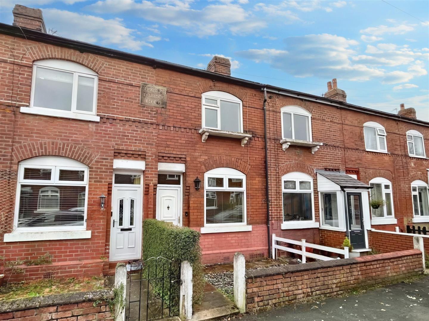 2 bed terraced house to rent in Dudley Road, Sale, M33